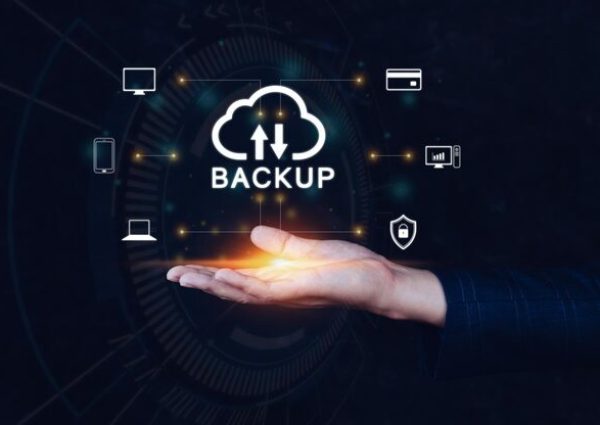 internet-data-storage-backup-technology-business-concept-cloud-technology-data-storage-networking-internet-service-concept_35148-4458